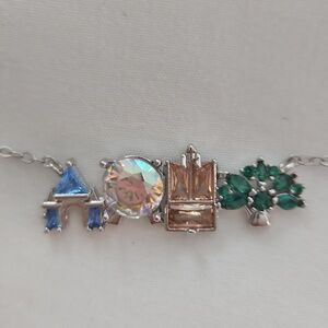 4 Theme Parks Necklace. LIKE NEW